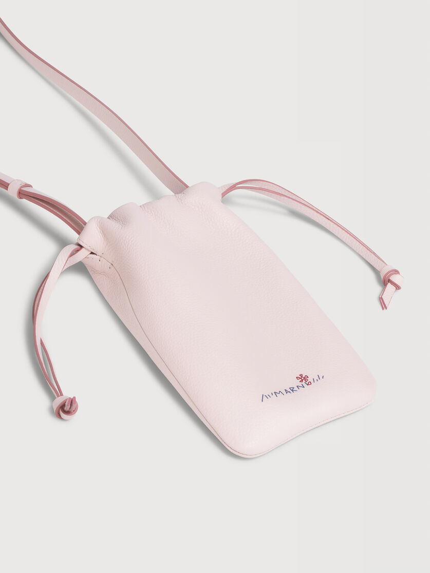ピンク レザー製ドローストリング付きスマホホルダー、マルニメンディング入り, Image 4