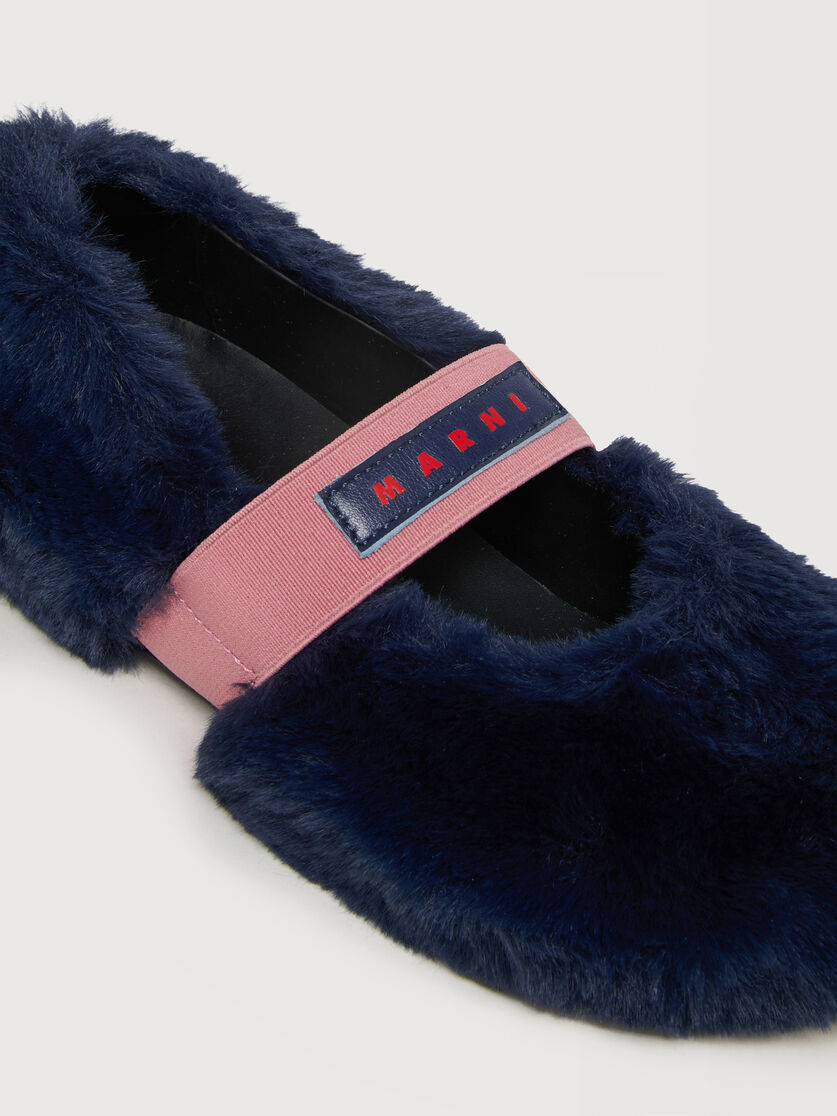 Blue faux fur ballerinas with logo elastic strap, Image 4