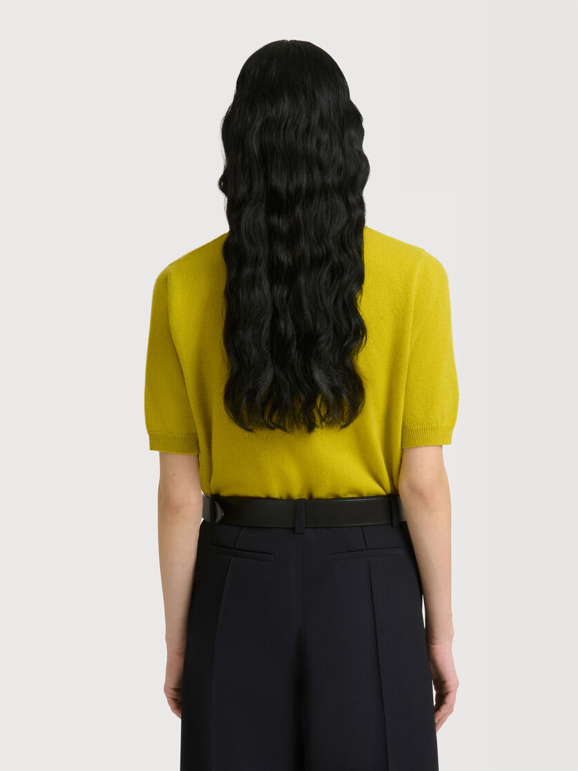 Yellow cashmere polo shirt with contrast collar, Image 4