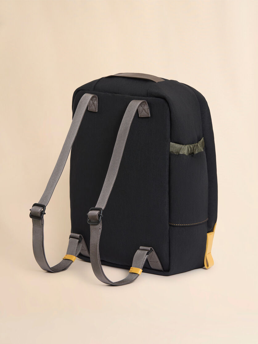 ブラック テクニカルファブリック製バックパック, Image 2