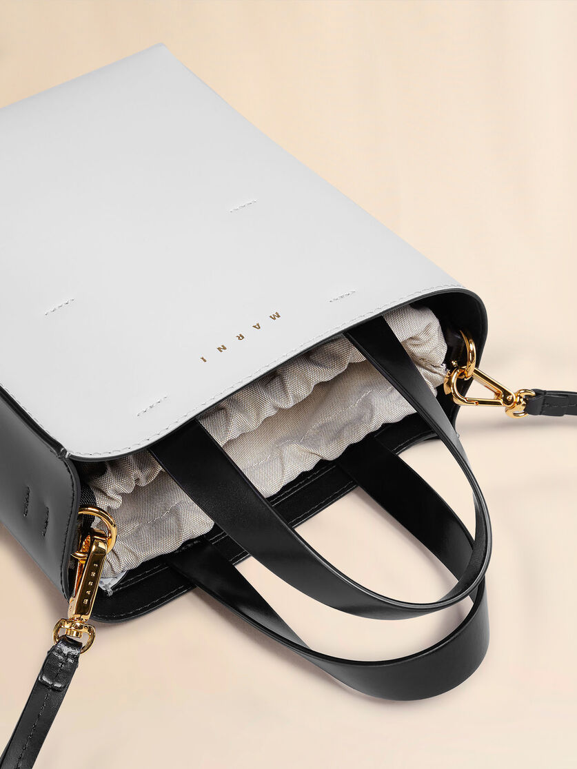 Bi-coloured MUSEO bag in shiny calfskin with shoulder strap - Shopping Bags - Image 4