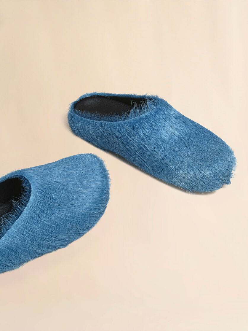 Blue long hair calfskin Fussbett sabot - Clogs - Image 5