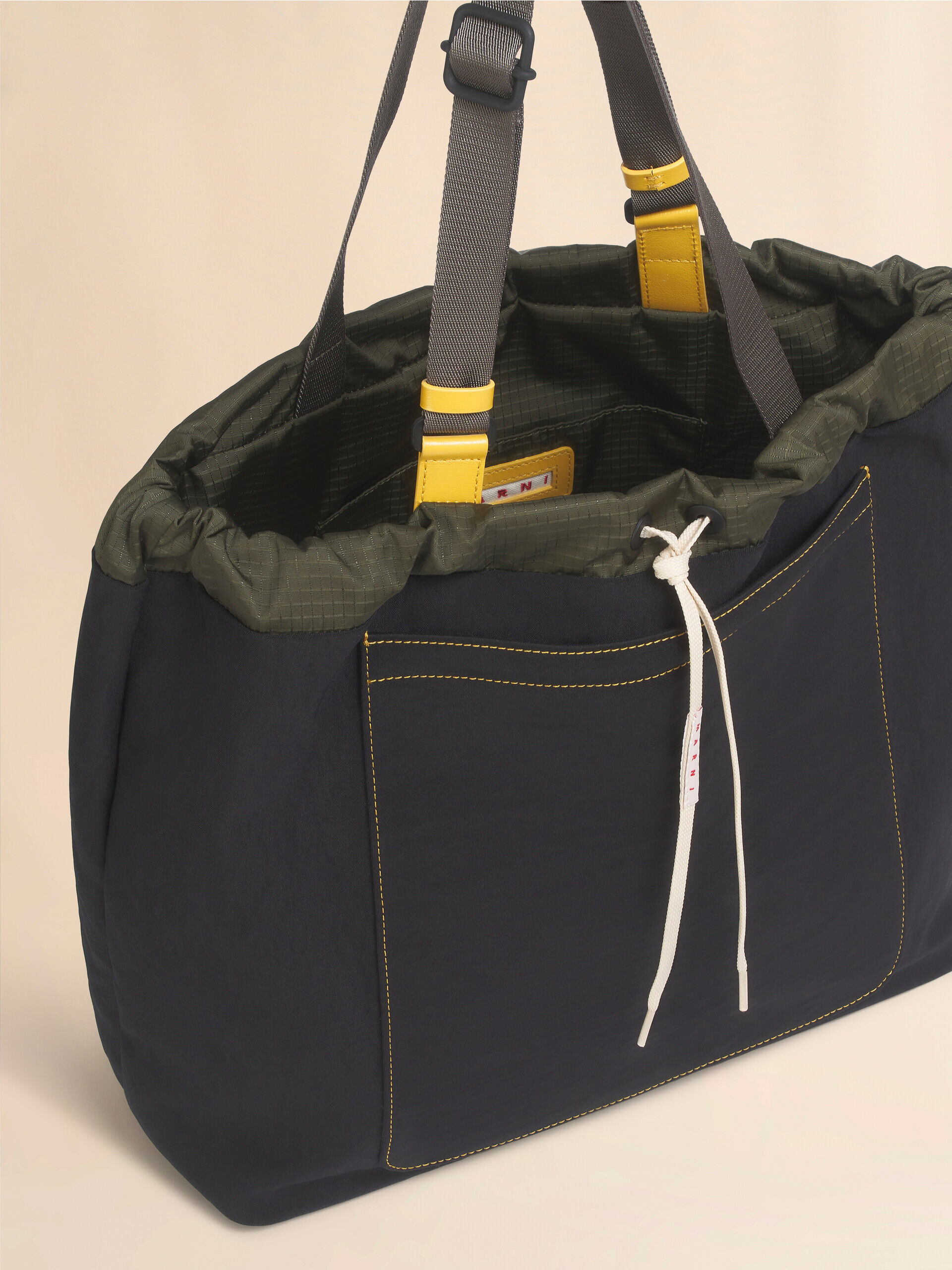 ブラック テクニカルファブリック製トートバッグ | Marni