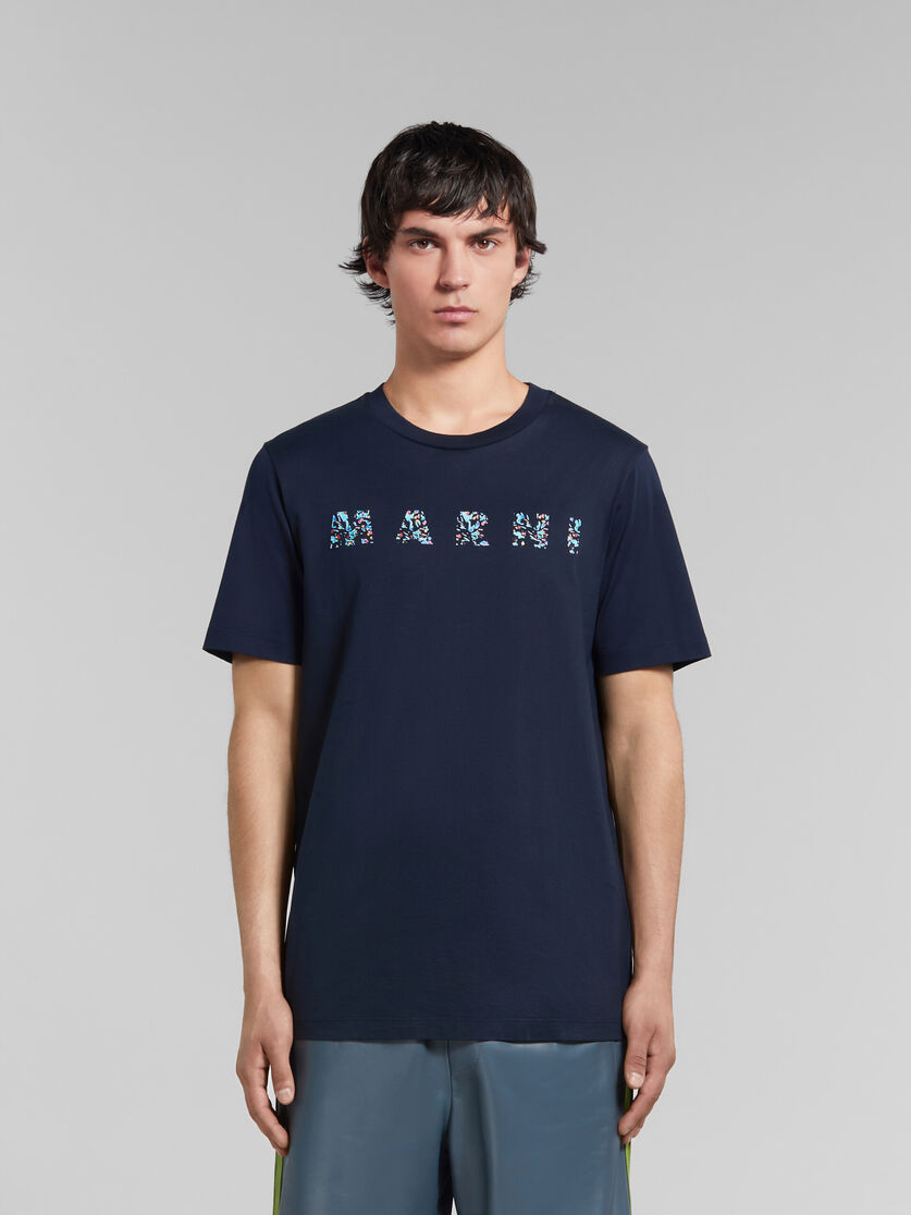 Dunkelblaues T-Shirt aus Bio-Baumwolle mit gemustertem Marni-Print 