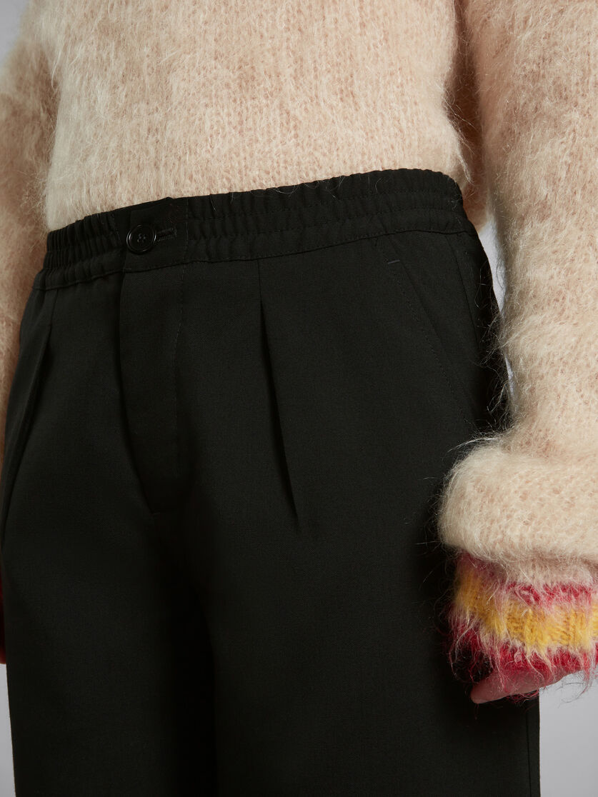 Pantaloni in lana nera con pieghe sul davanti - Pantaloni - Image 4