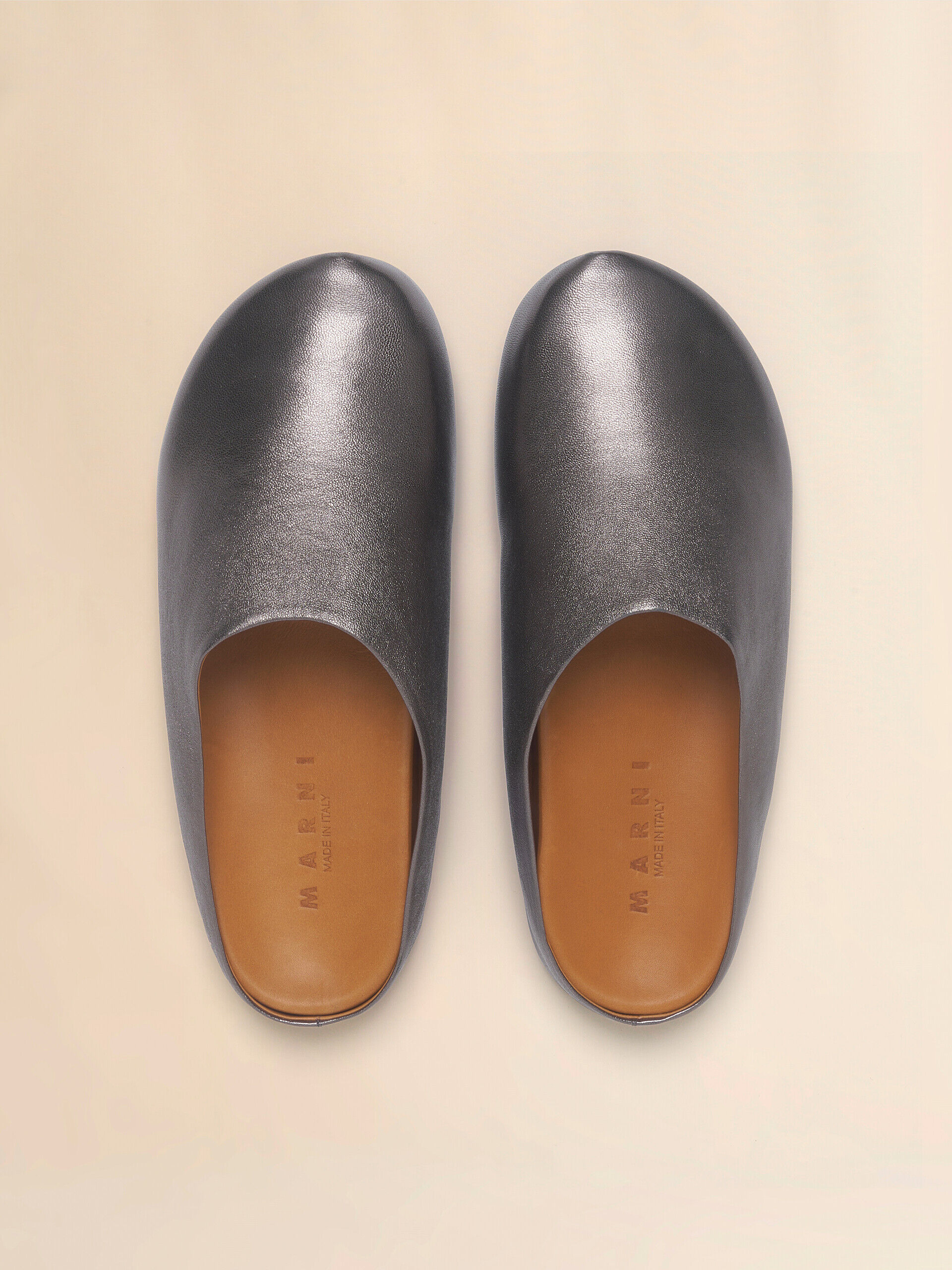 Dark silver leather Fussbett sabot | Marni