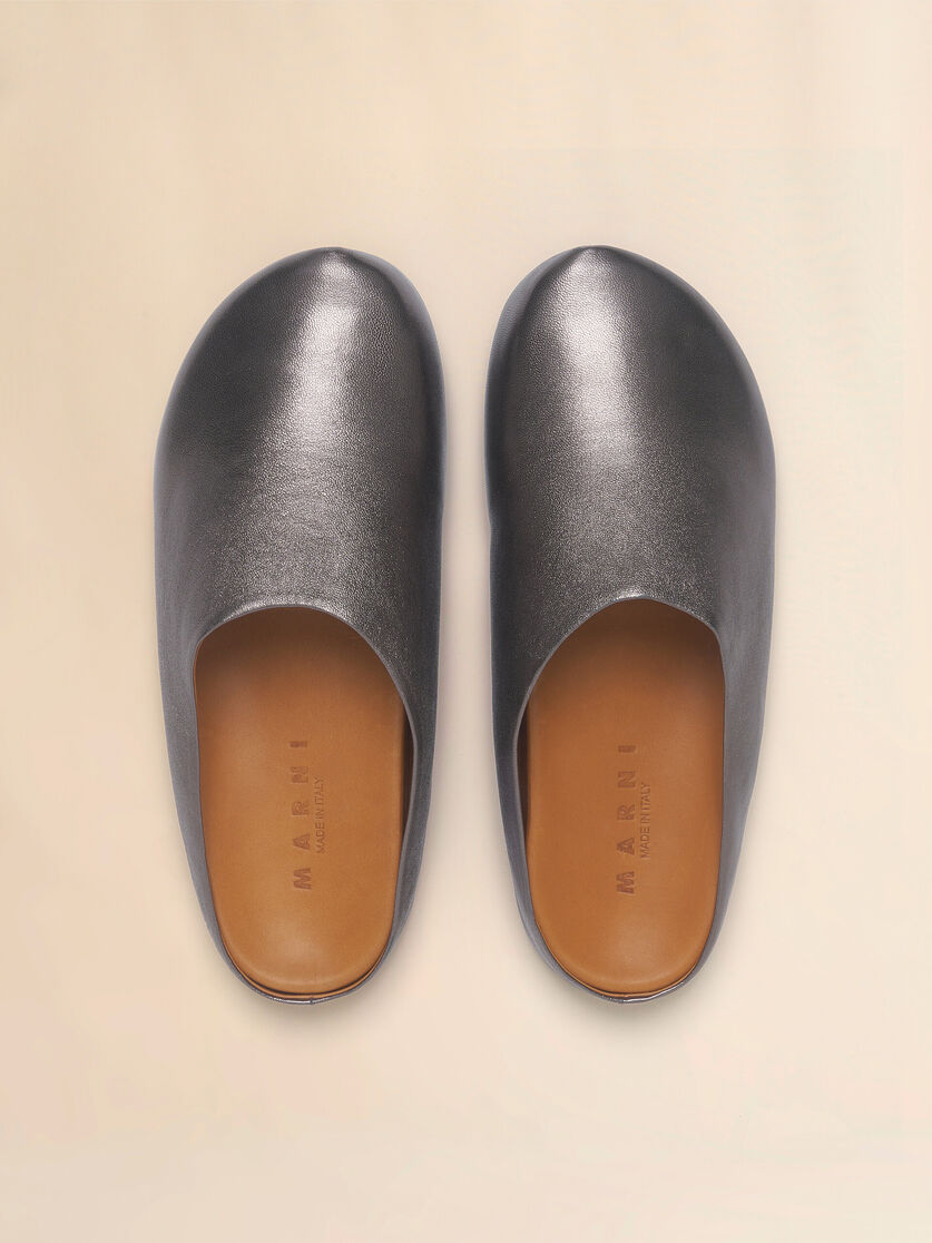 Dark silver leather Fussbett sabot, Image 4