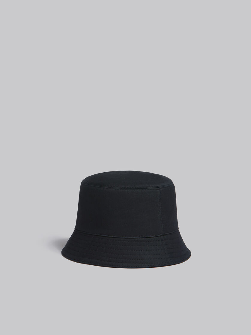로고 자수 장식 유기농 블랙 개버딘 버킷 햇 - 모자 - Image 3