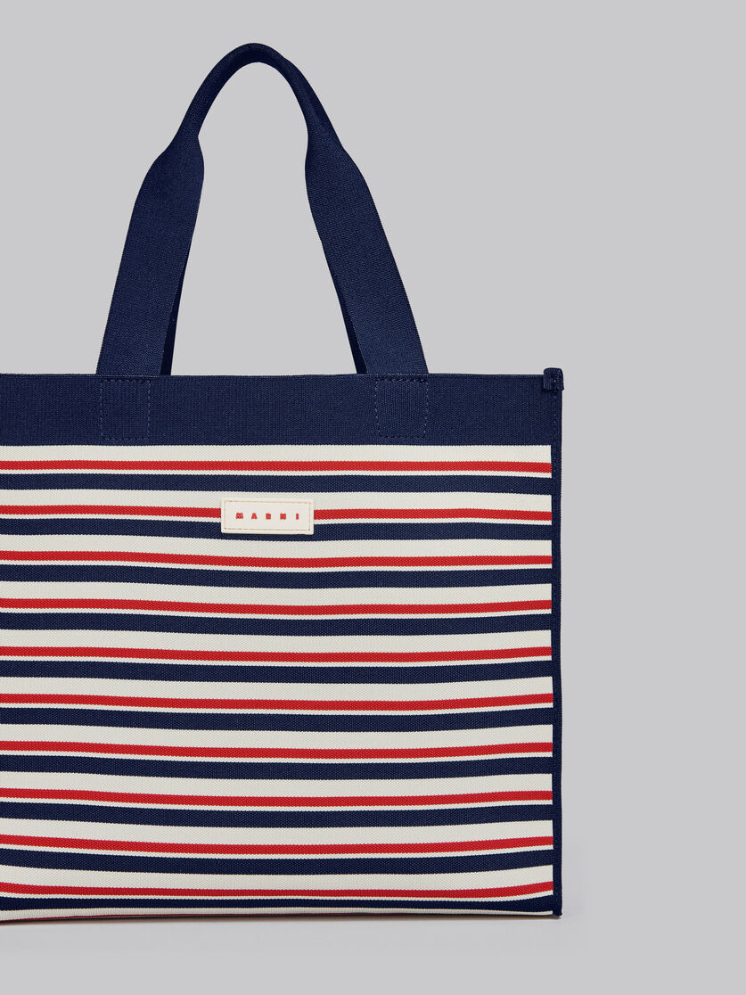 ネイビー ホワイト レッド ジャカードストライプ ミディアムトート  