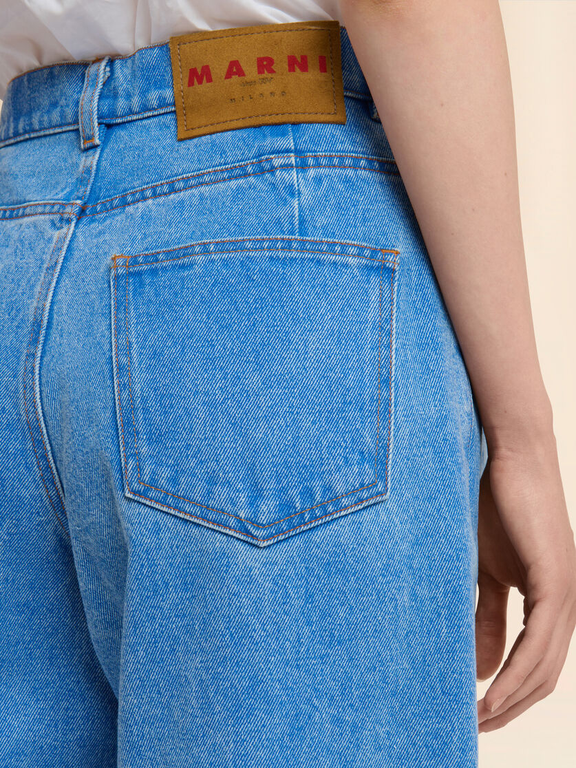 Vaqueros de corte carrot azules de denim orgánico - Pantalones - Image 5