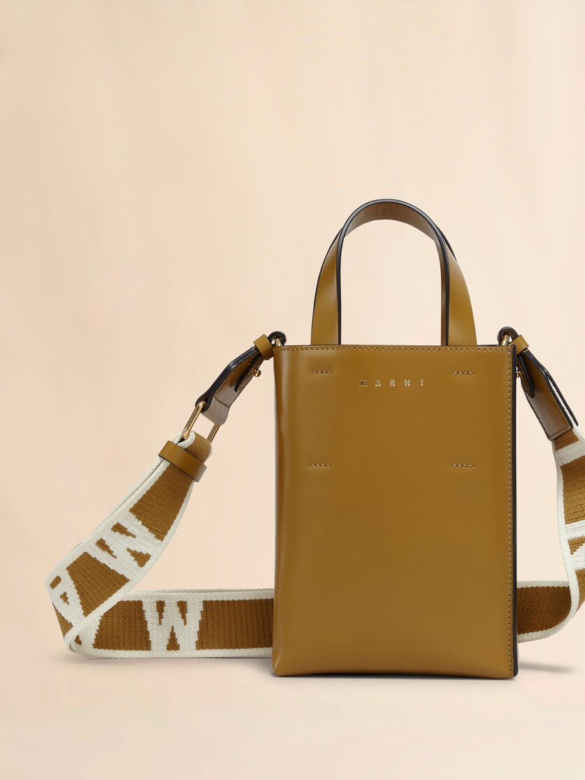 Nano-Tasche MUSEO aus hellblauem Leder - Shopper - Image 4