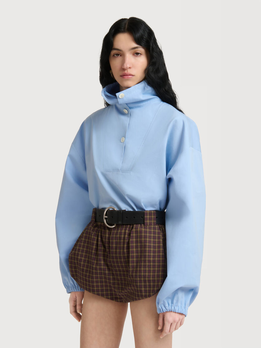 Bluse mit Stehkragen aus hellblauem Popeline, Image 3