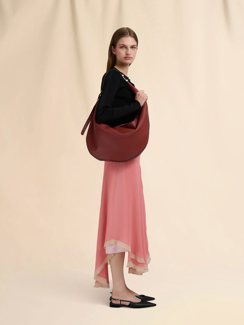 Schwarze mittelgroße Hobo-Tasche Dot aus Leder - Schultertaschen - Image 2