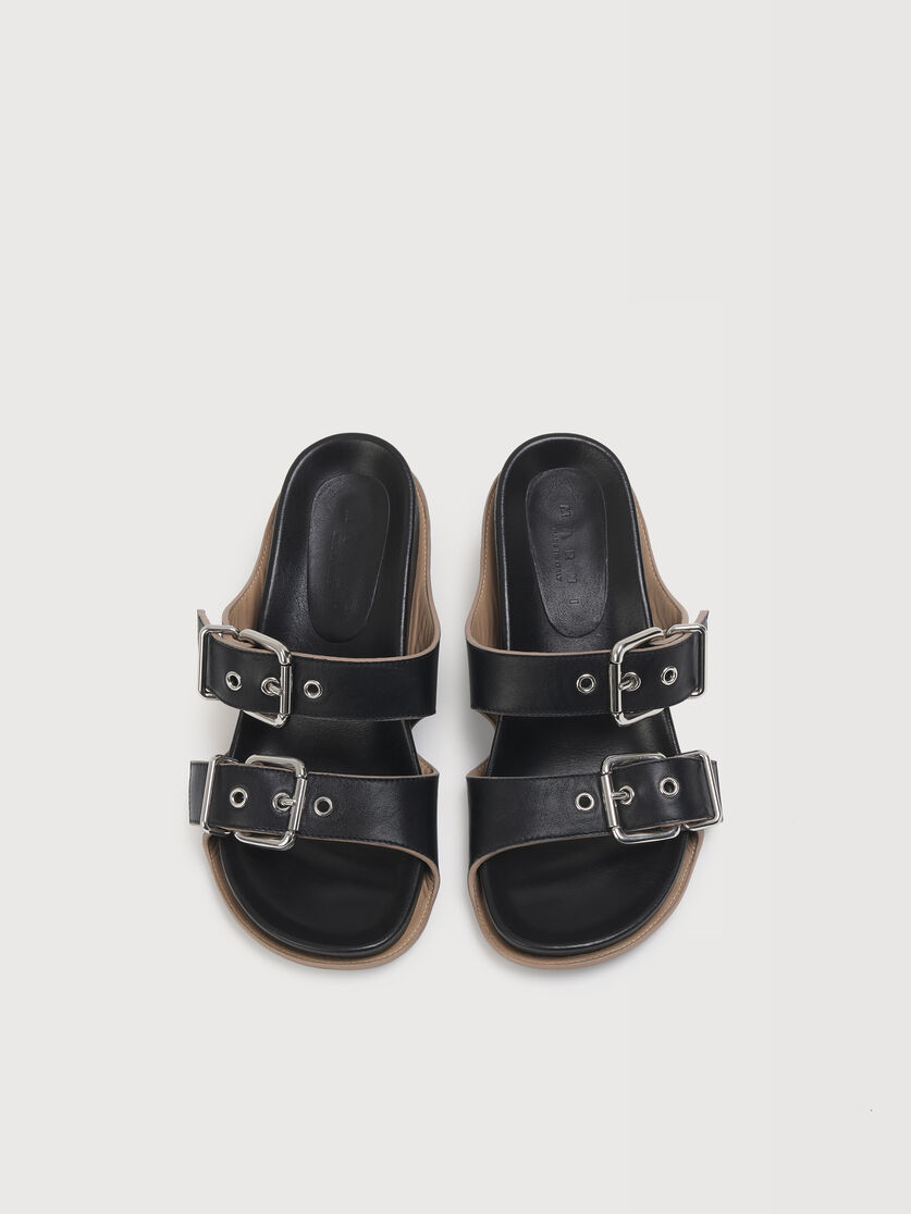 Black leather double-buckle Fussbett pump, Image 4