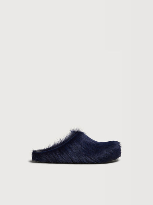 Deep blue long hair calfskin Fussbett sabot - Sandals