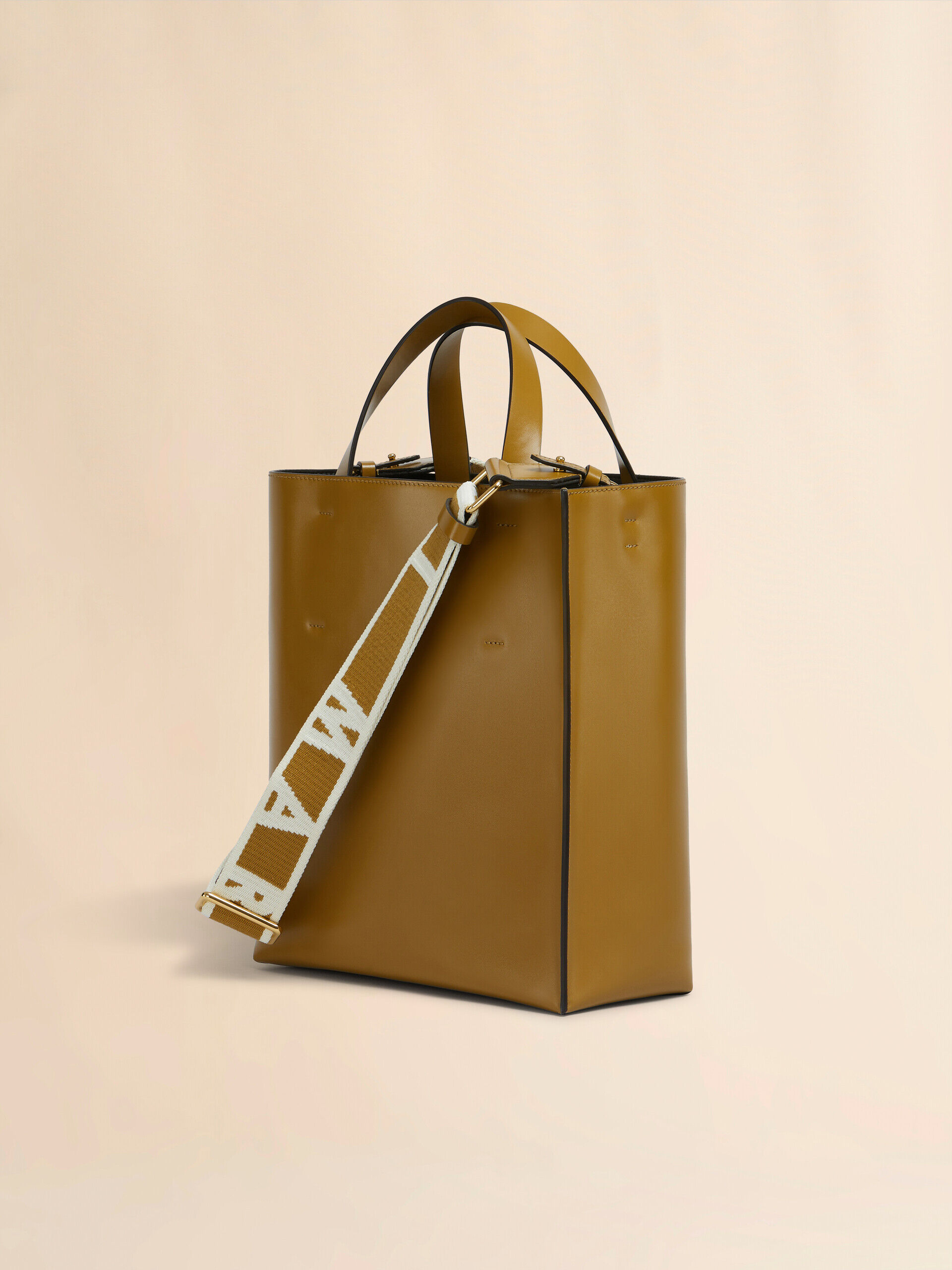 【関税・送料無料】Marni スモール Museo レザー トートバッグ MARNI】関税送料込 MUSEO スモール レザートートバッグ