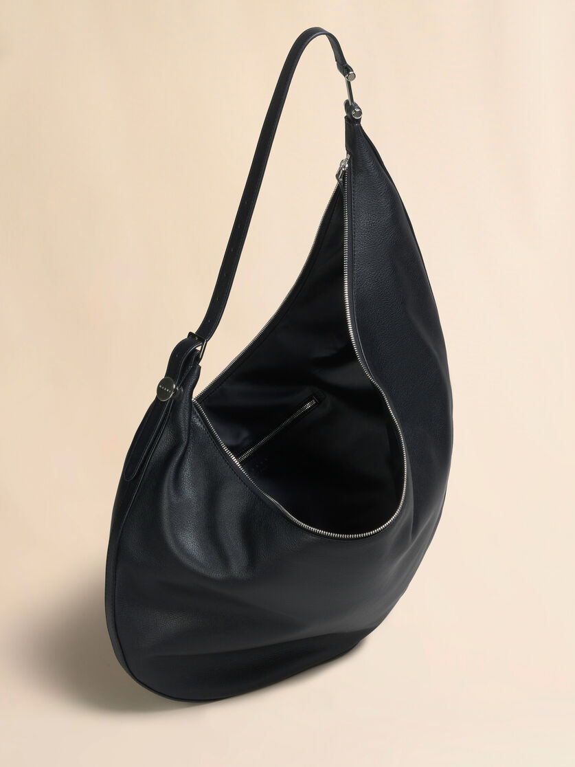 Schwarze mittelgroße Hobo-Tasche Dot aus Leder - Schultertaschen - Image 4