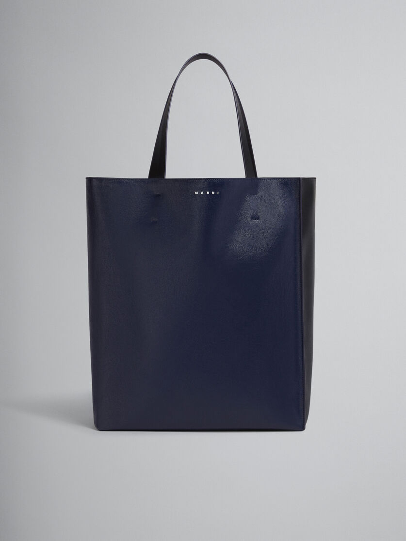 Große Tasche Museo Soft aus Leder in Schwarz und Blau