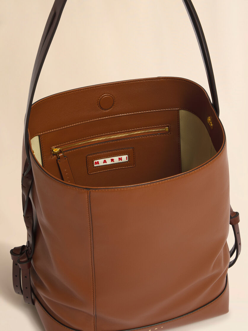 Brown leather Pod 2.0 small hobo bag, Image 5