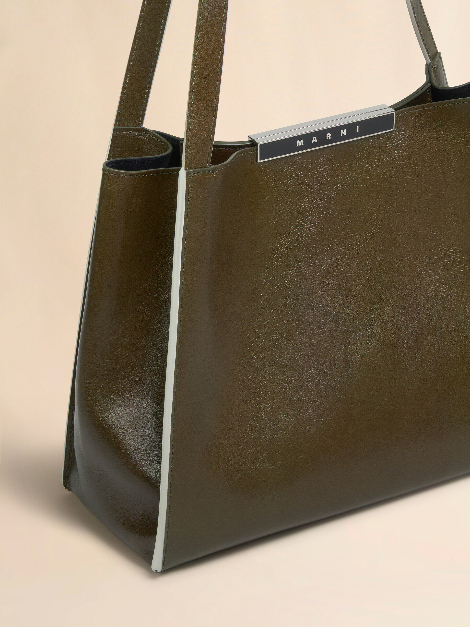 MARNI マルニ スモールトートバッグ Cresta E/W White leather Cresta E/W small tote bag | Marni
