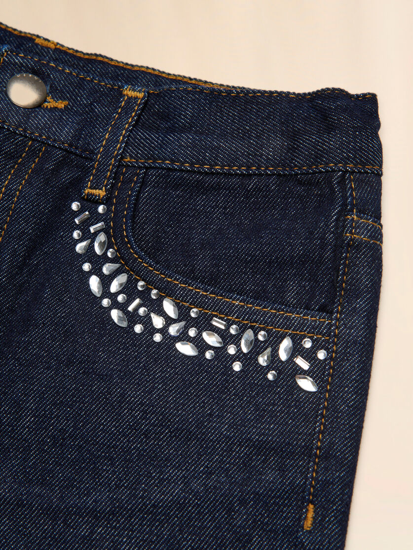 Shorts en denim oscuro con pedrería - Pantalones - Image 4