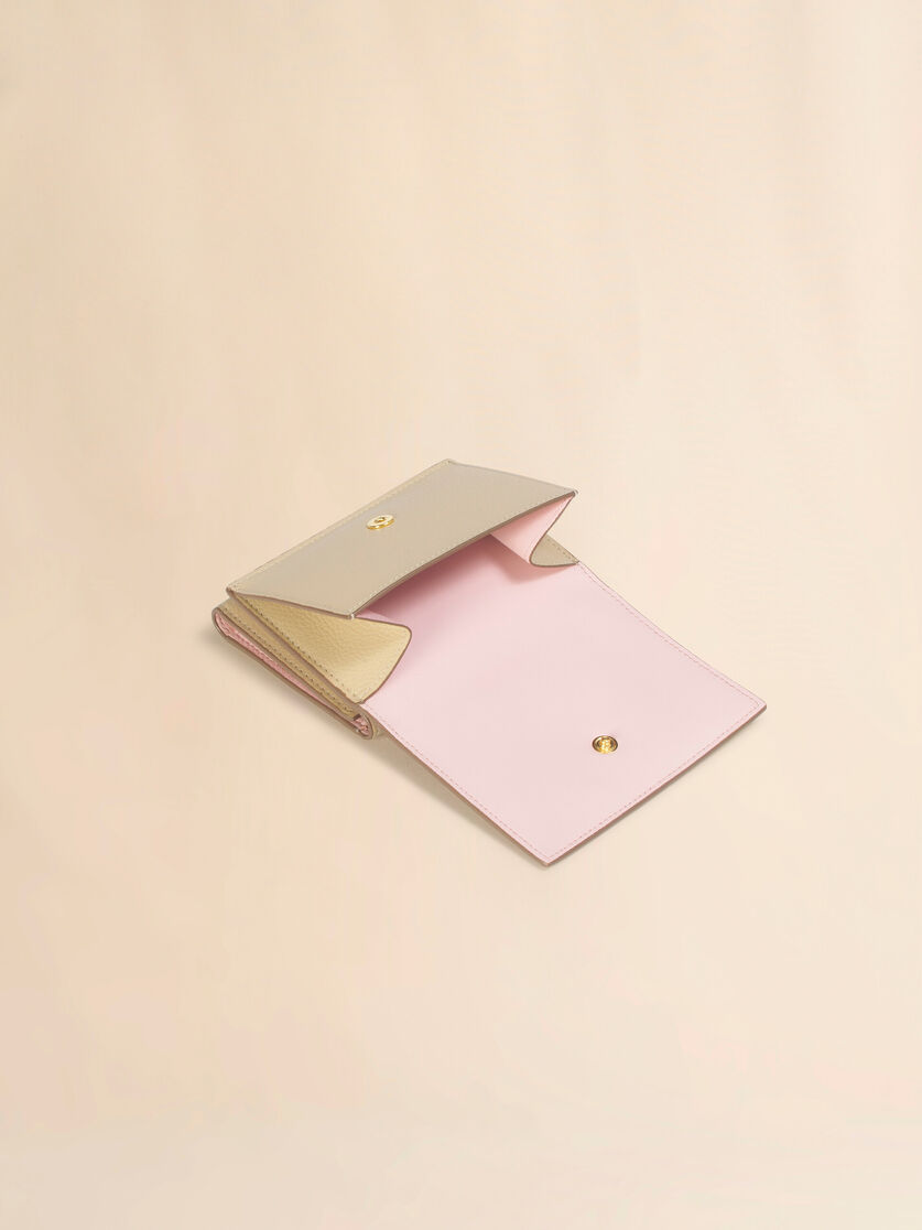 Portefeuille &agrave; trois volets en cuir beige avec broderie Marni Mending, Image 5