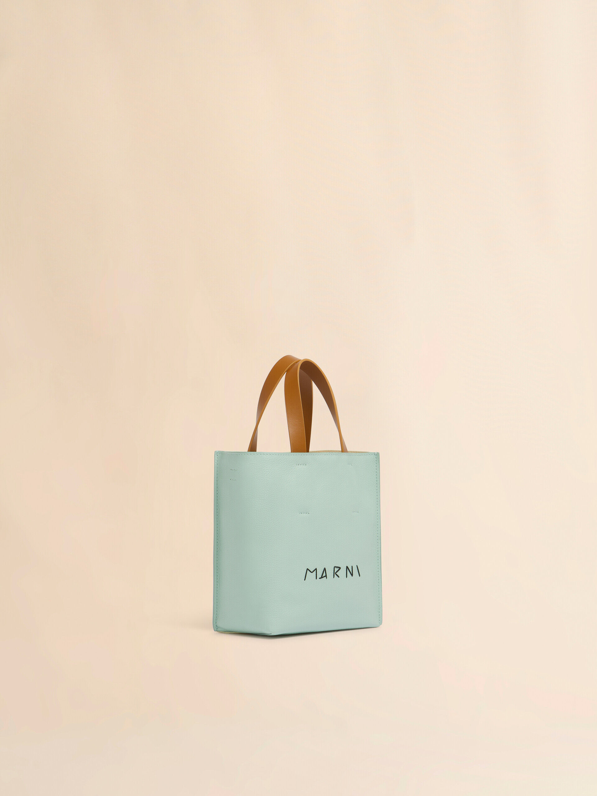 鮮やかなシーグリーンが目を引く【MARNI】レザー カードホルダー グリーン（緑）系 MARNI(マルニ) カードケース・名刺入れ