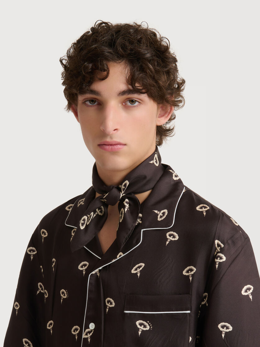 Brown silk twill pyjama shirt with floral print, Image 5