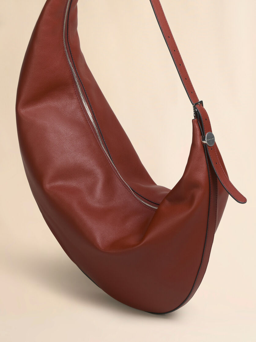 Schwarze mittelgroße Hobo-Tasche Dot aus Leder - Schultertaschen - Image 5