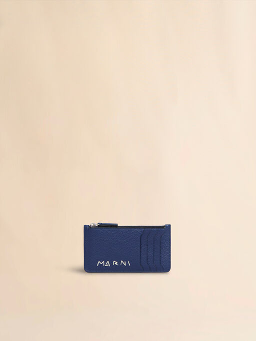 ブルー レザー製カードケース、マルニシンボル刺繍入り - 財布