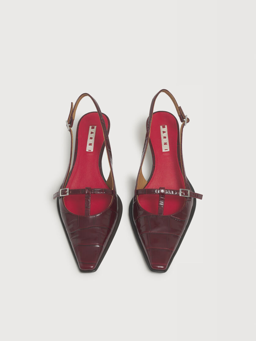 Slingback Katty aus burgunderrotem Leder mit Krokodil-Print, Image 4
