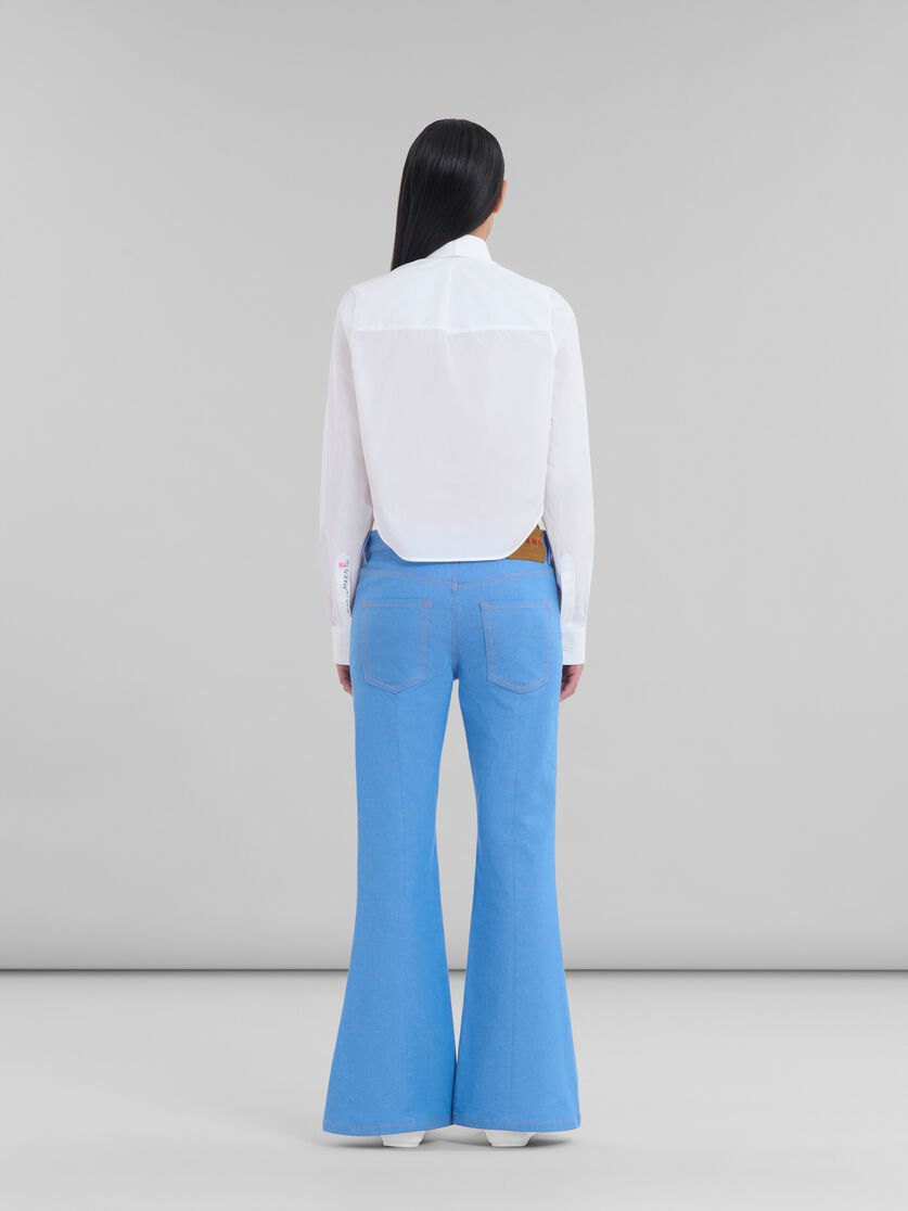 Pantaloni a zampa in denim stretch blu - Pantaloni - Image 3