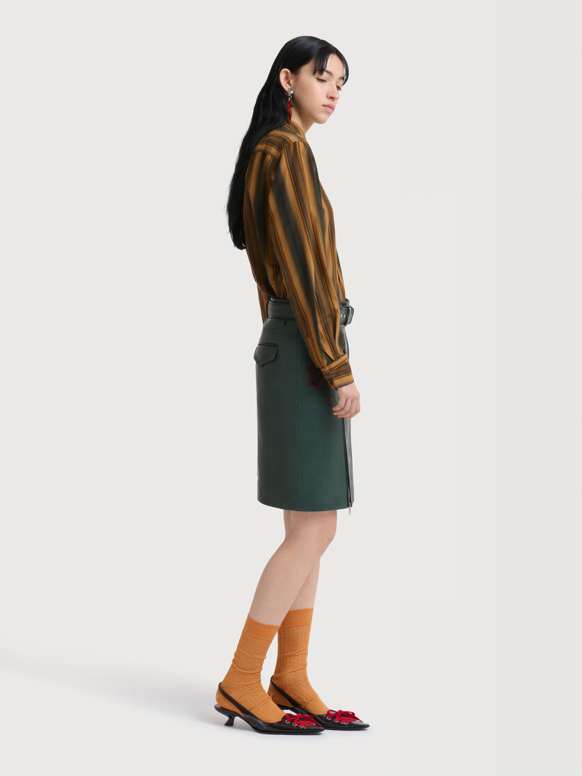 Deep green leather skirt with leaf pockets, Image 3