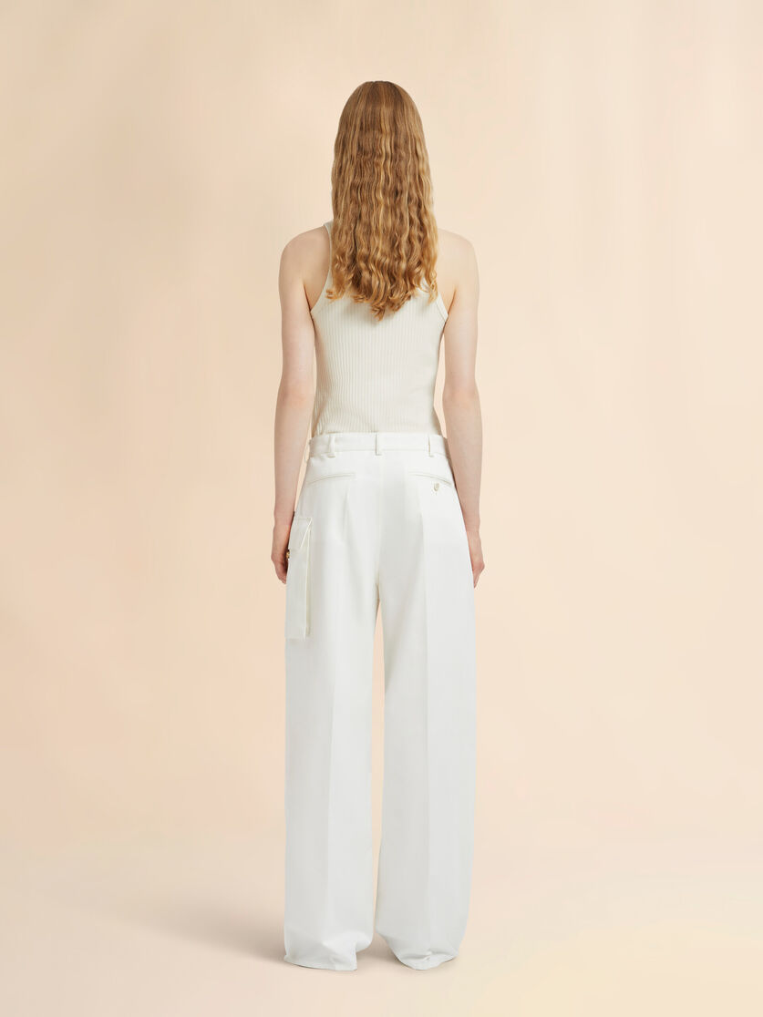 White gabardine trousers with cargo pocket, Image 3