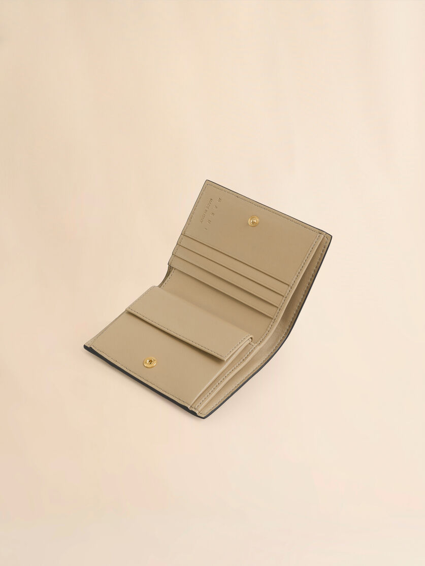 Portefeuille à deux volets en cuir bleu clair à rayures avec broderie Marni Symbol - Portefeuilles - Image 4