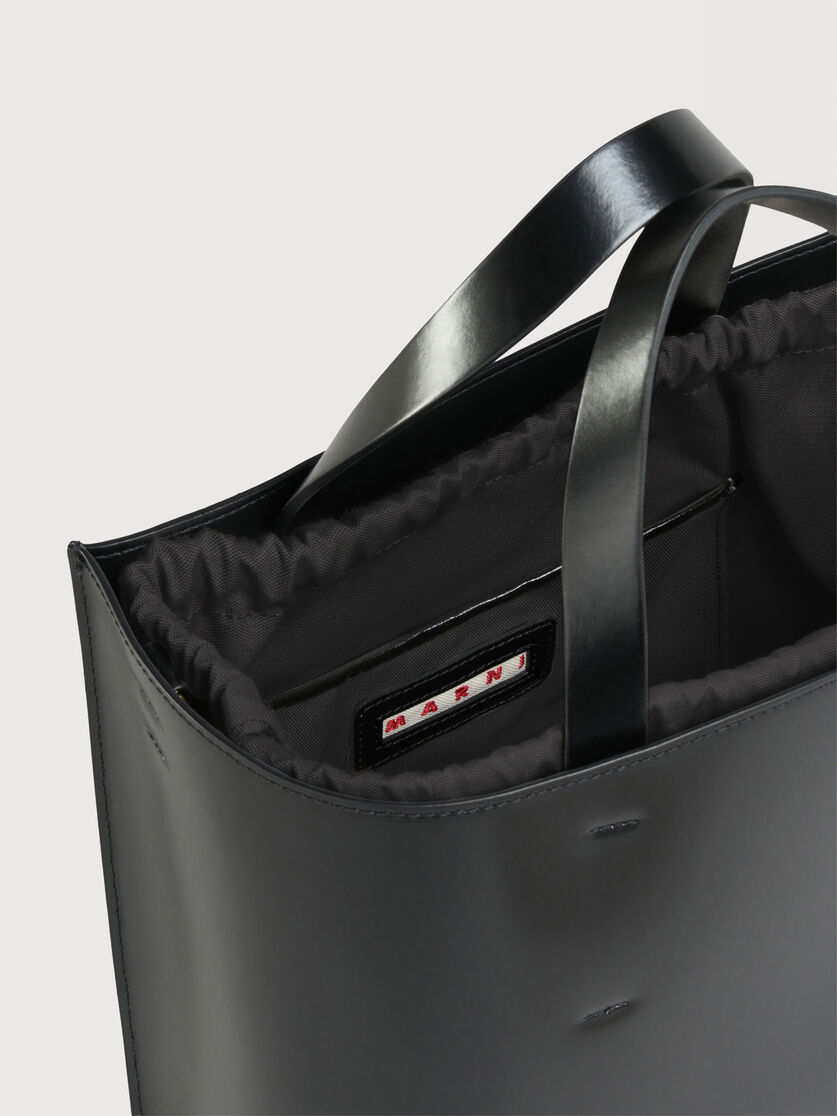 Museo Mini Bag in black leather, Image 2