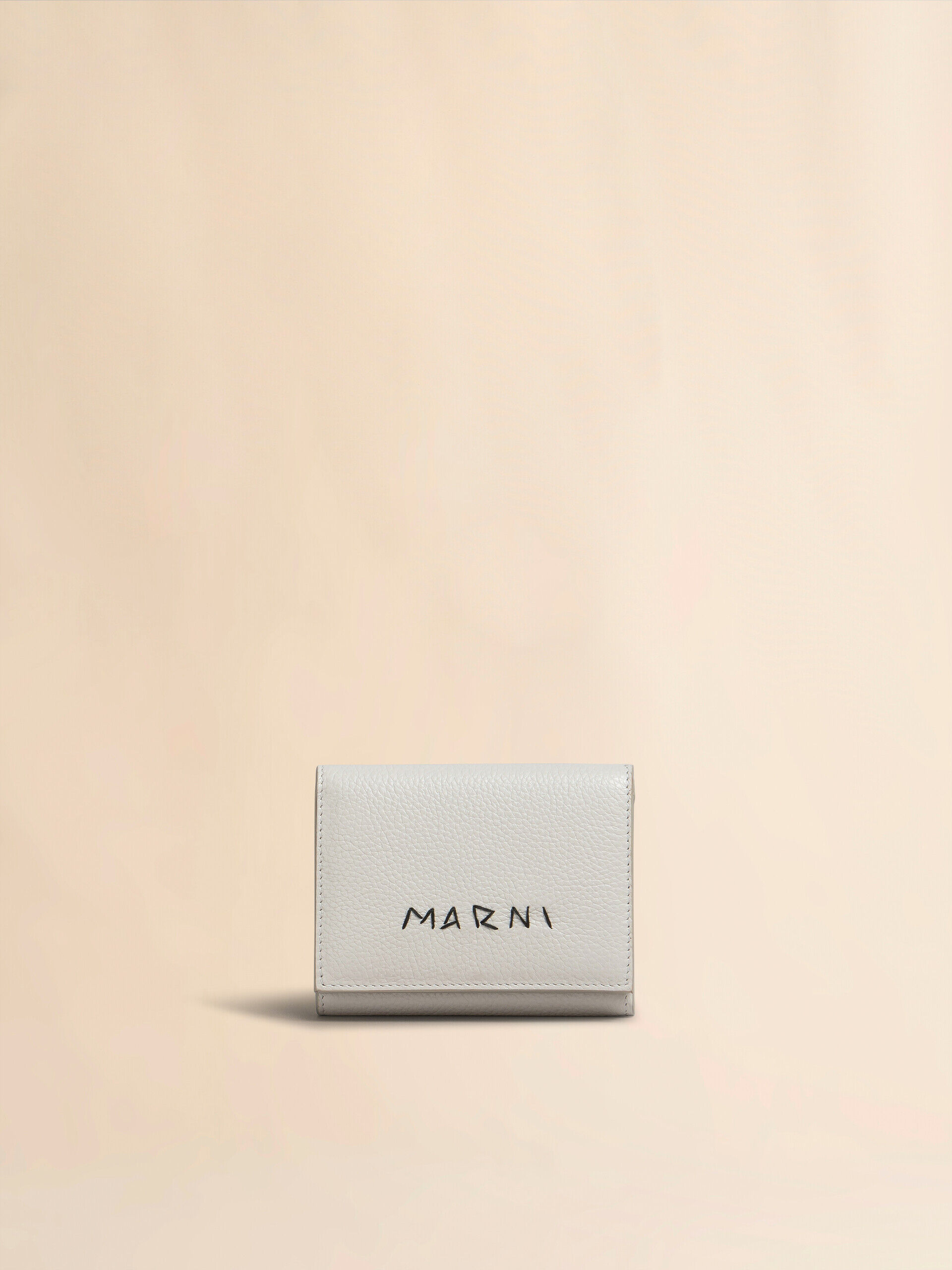 Tumbled leather ☆MARNI☆ 3つ折り財布 LILY WHITE/BLACK♪ Tumbled leather ☆MARNI☆ 3つ折り財布 LILY WHITE/BLACK♪