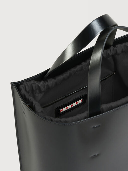 Museo small bag in black leather - Shopping Bags