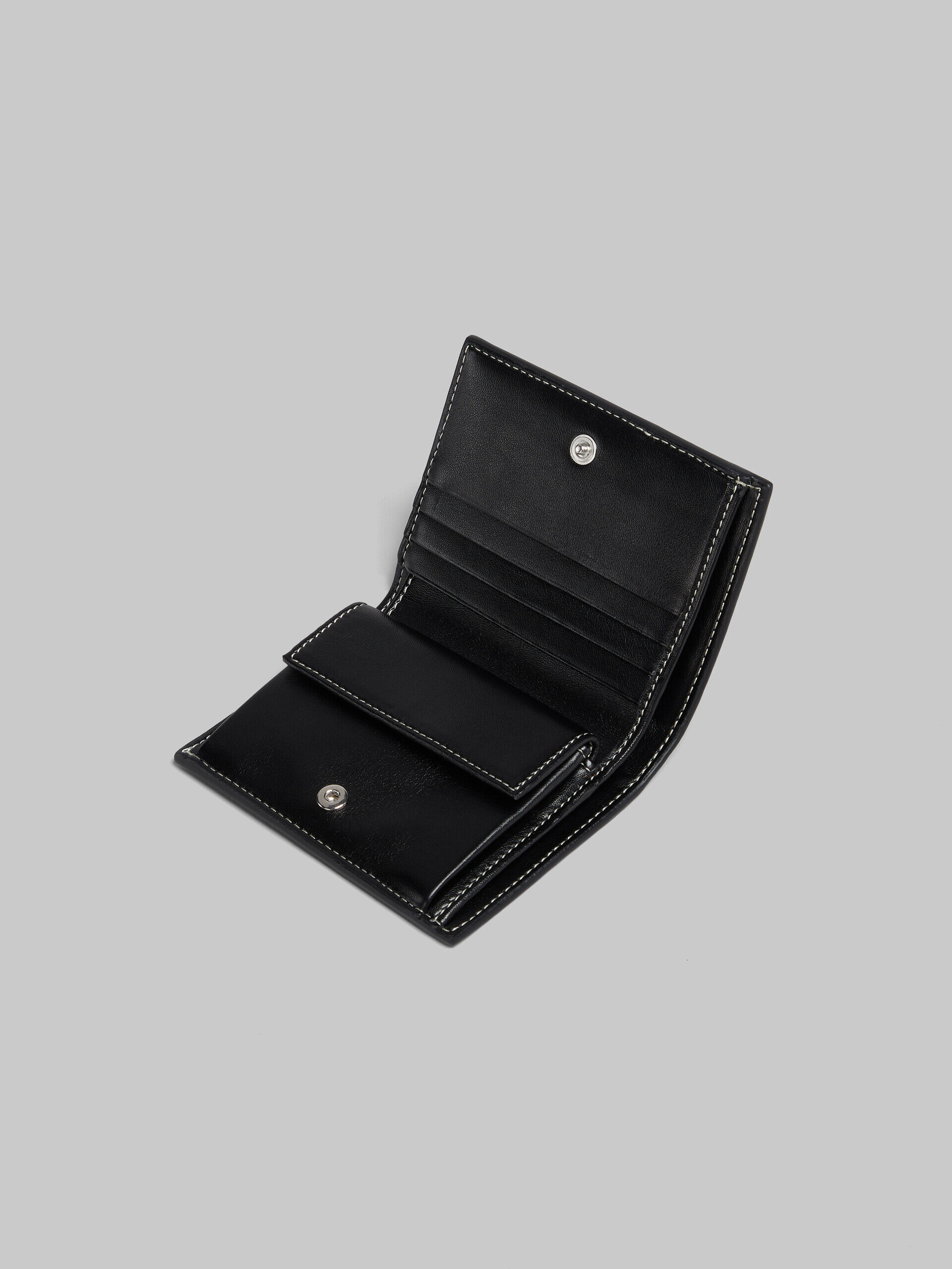 ブラック レザー製二つ折りカードケース | Marni