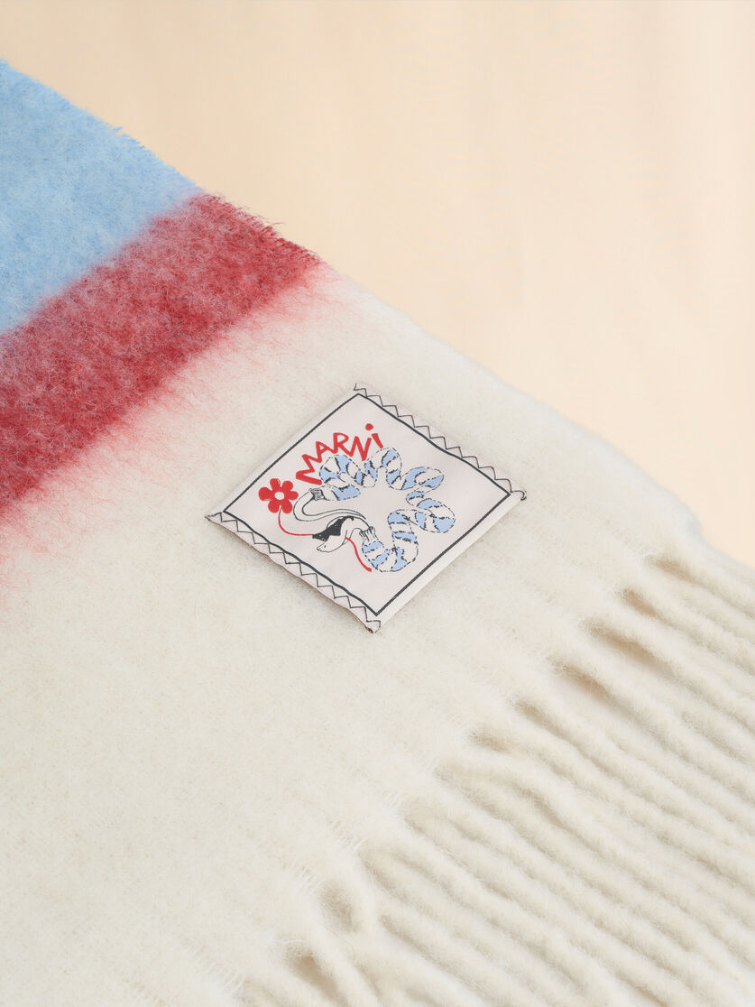 Hellblauer Schal aus Alpaka und Mohair mit Streifenmuster - Schals - Image 2