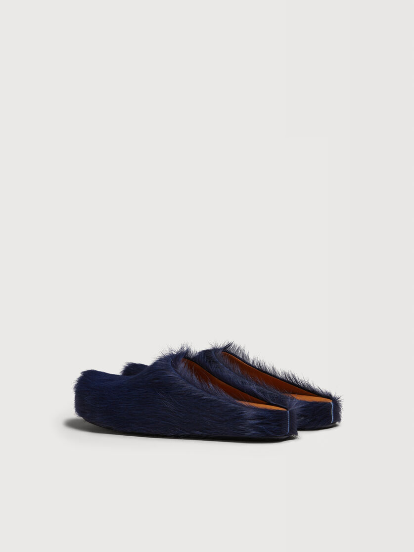 Deep blue long haircalfskin Fussbett sabot, Image 3