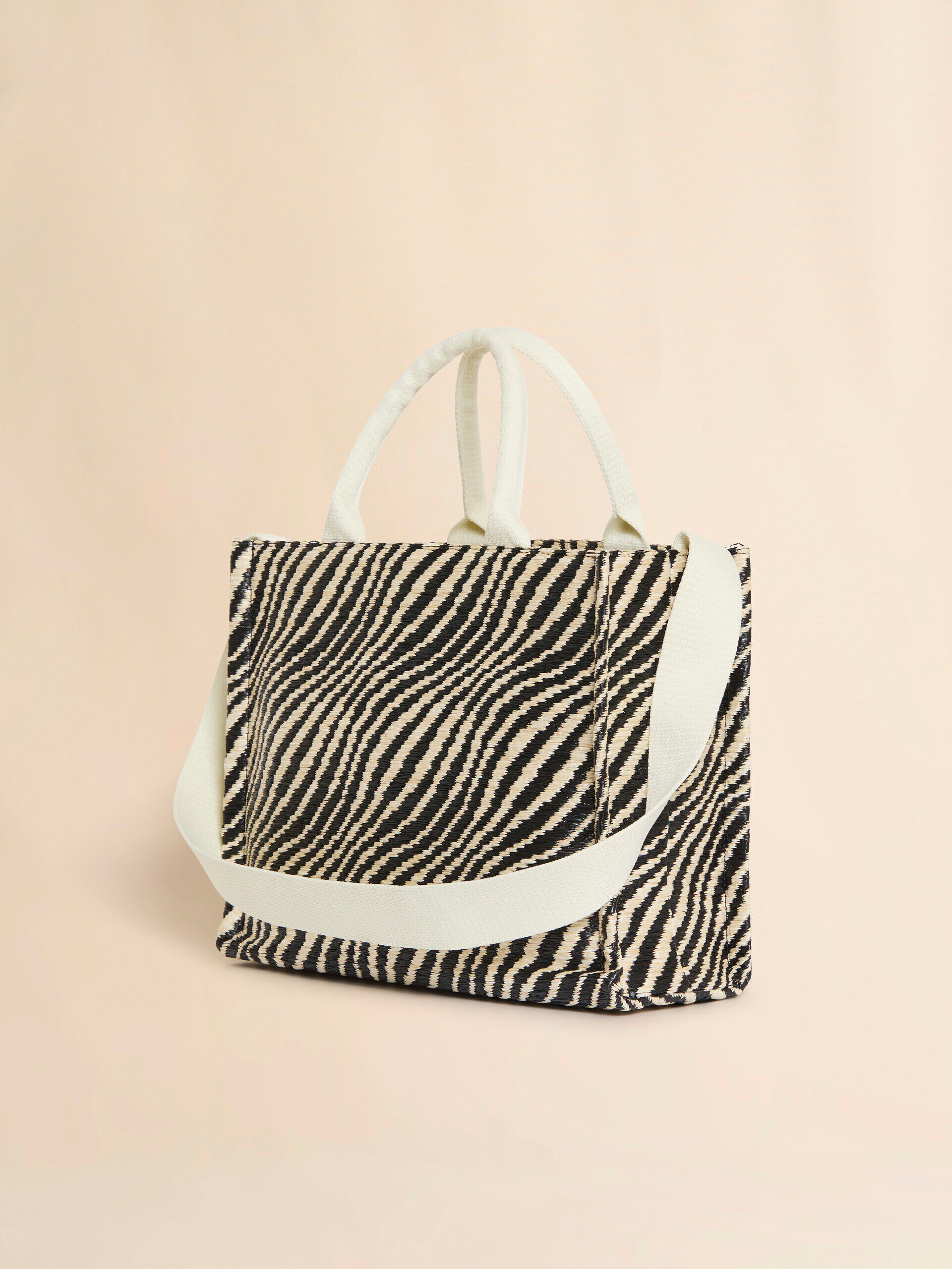 ブラック 波模様のラフィアエフェクト スモールトートバッグ | Marni