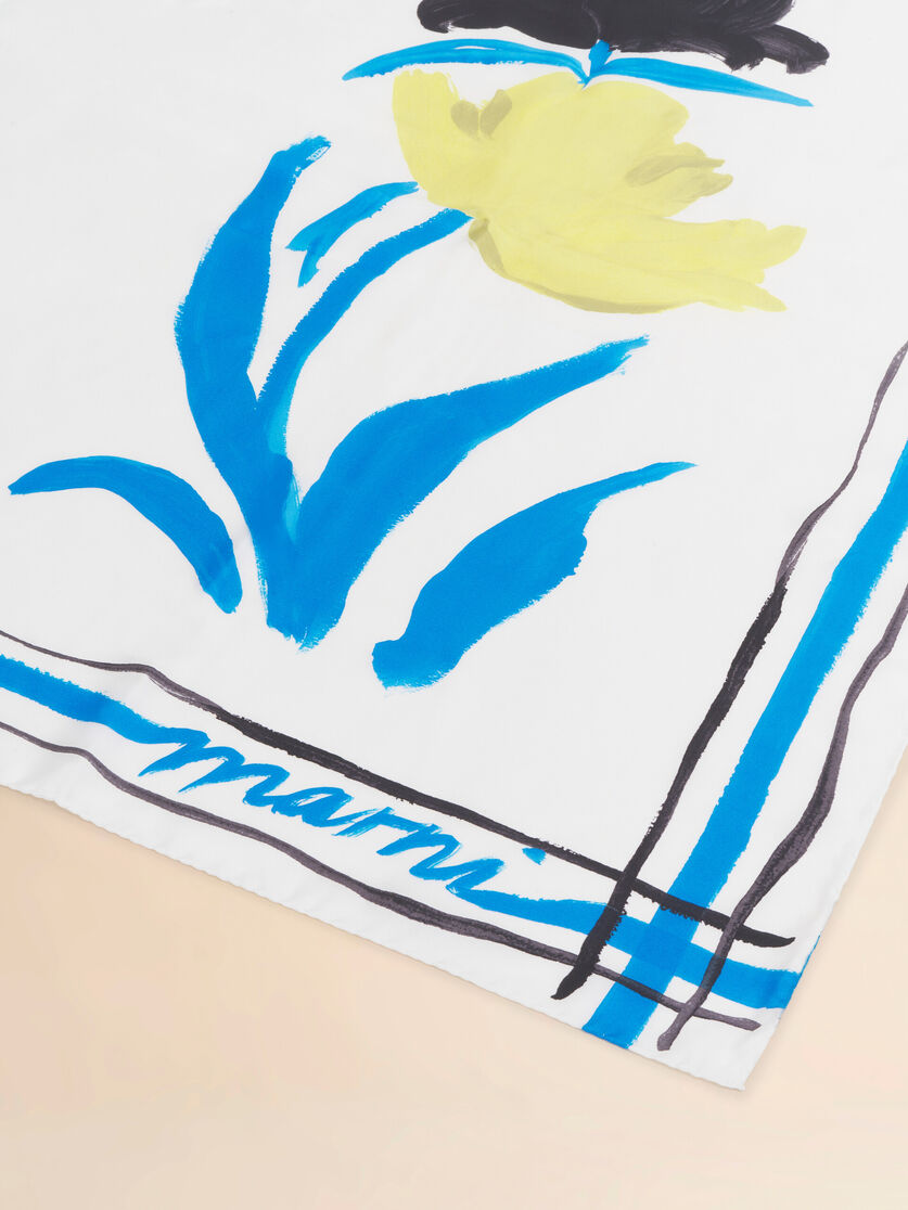 Blue floral print silk foulard, Image 3