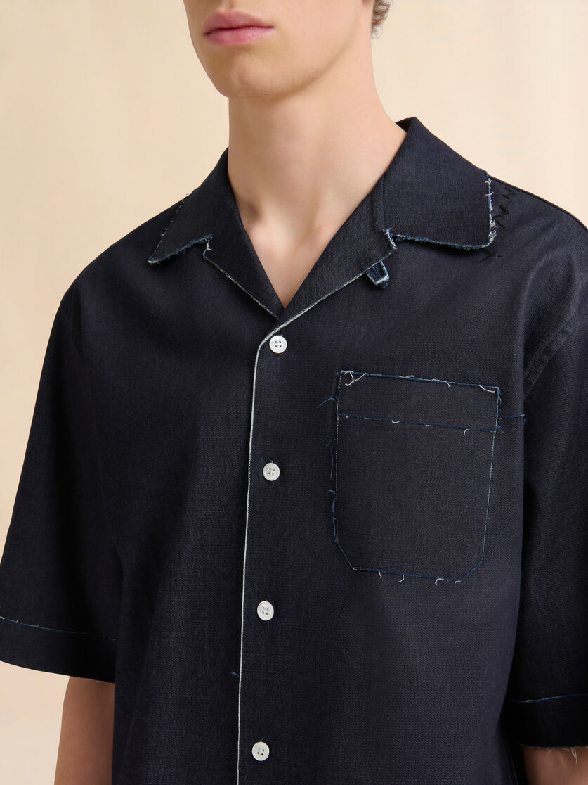 Dunkelblaues Trompe-l'oeil-Hemd aus Stretch-Denim - Hemden - Image 4