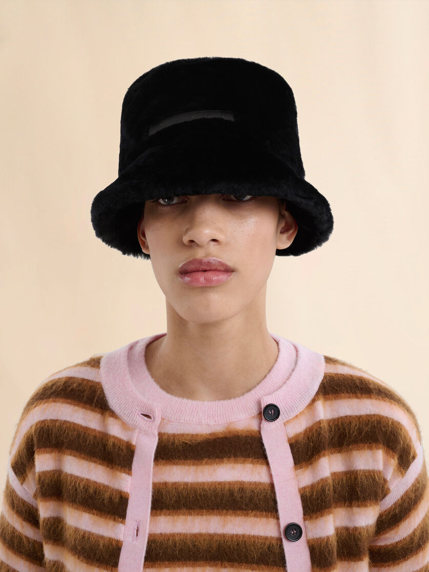 ブラック シェービングシアリング製 バケットハット - 手袋 - Image 2