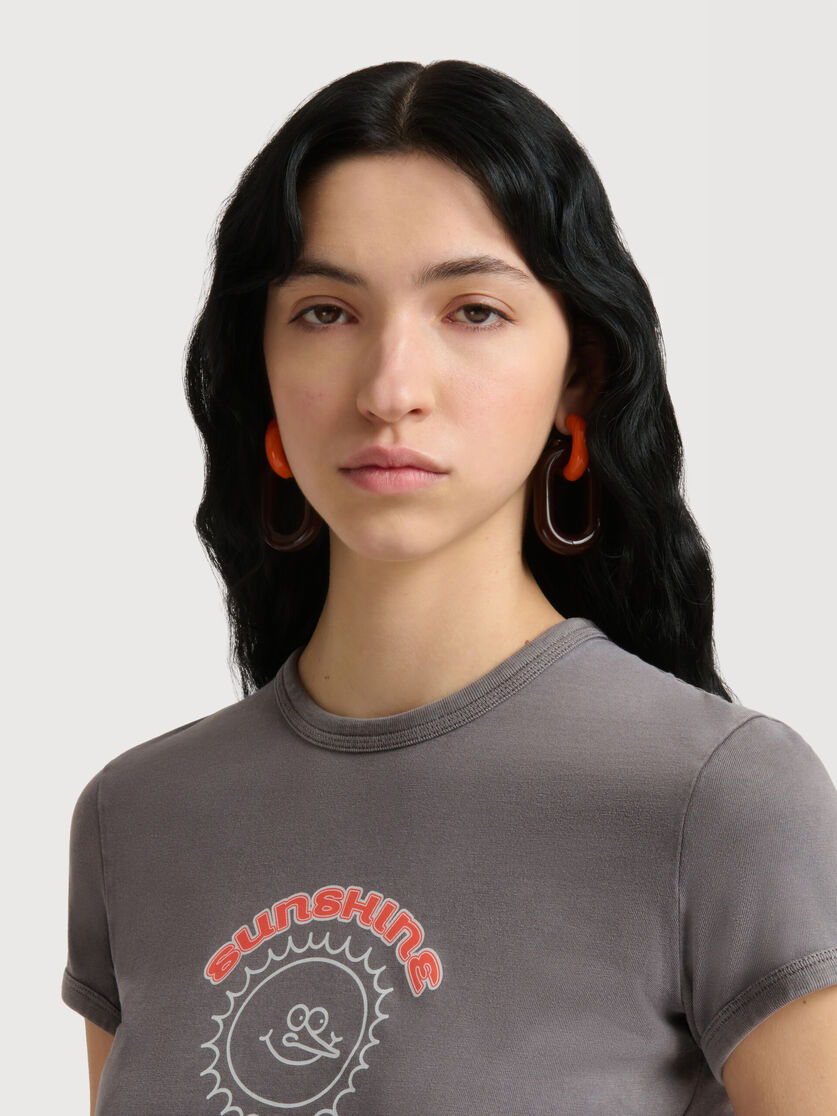 Orange and brown resin chain earrings, Image 2