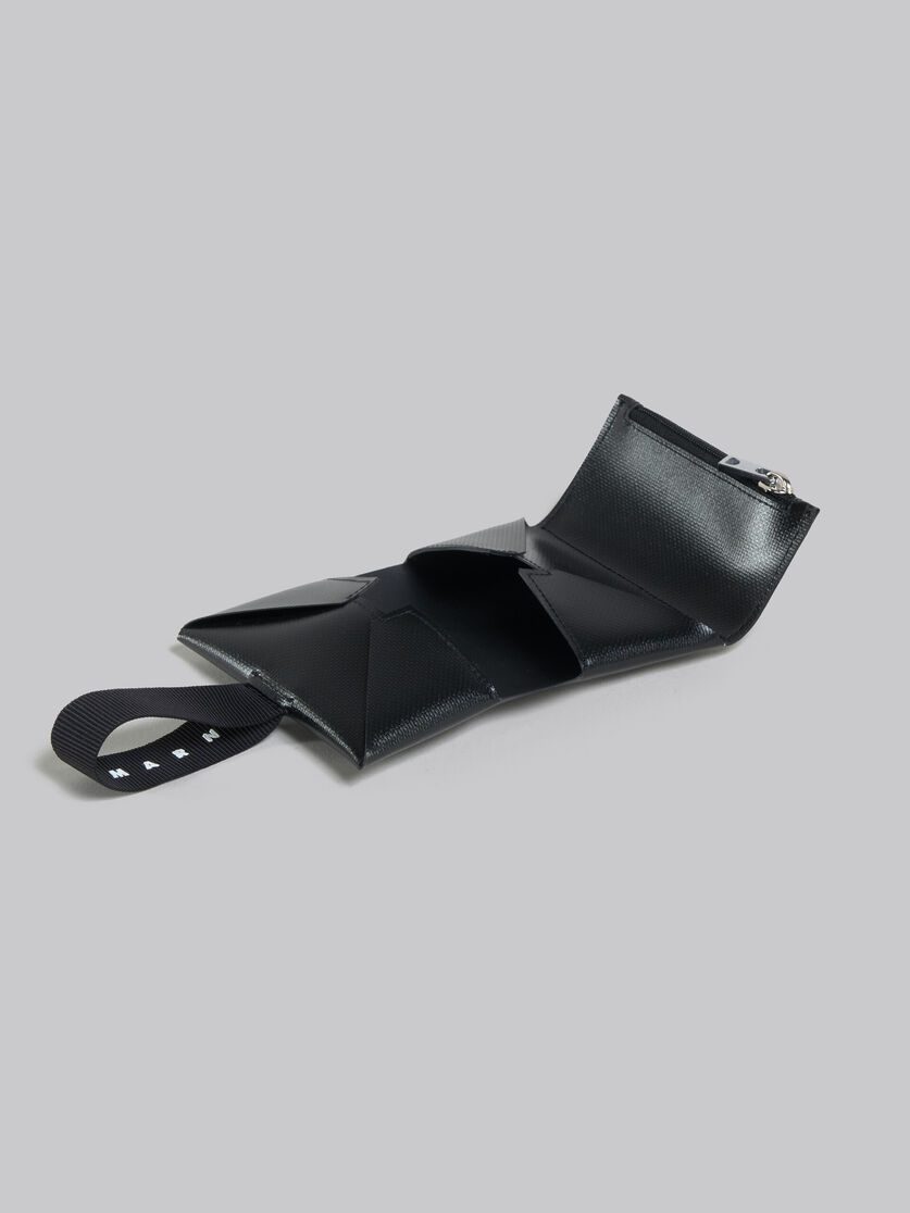 Portafoglio tri-fold nero con cinturino logato - Portafogli - Image 5