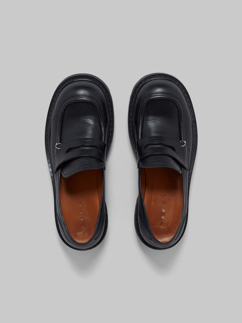 Black leather chunky loafer with piercings - Mocassin - Image 4