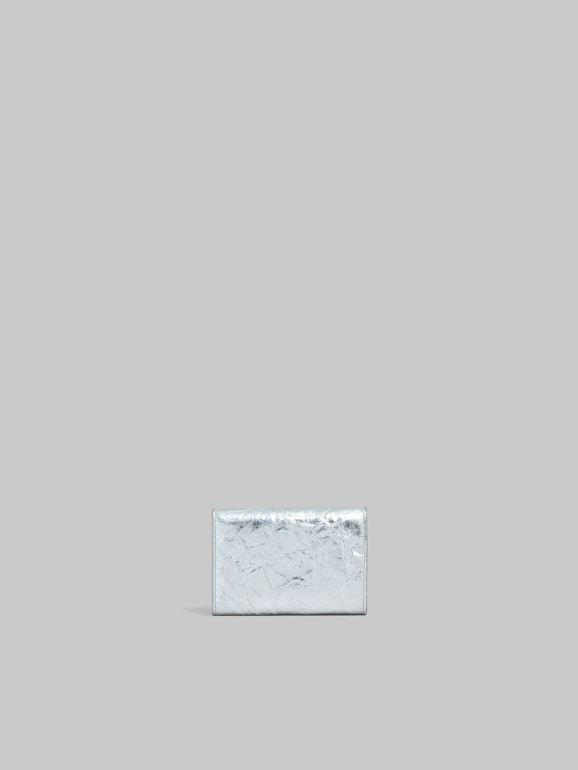 Portafoglio Prisma tri-fold in pelle color argento - Portafogli - Image 3