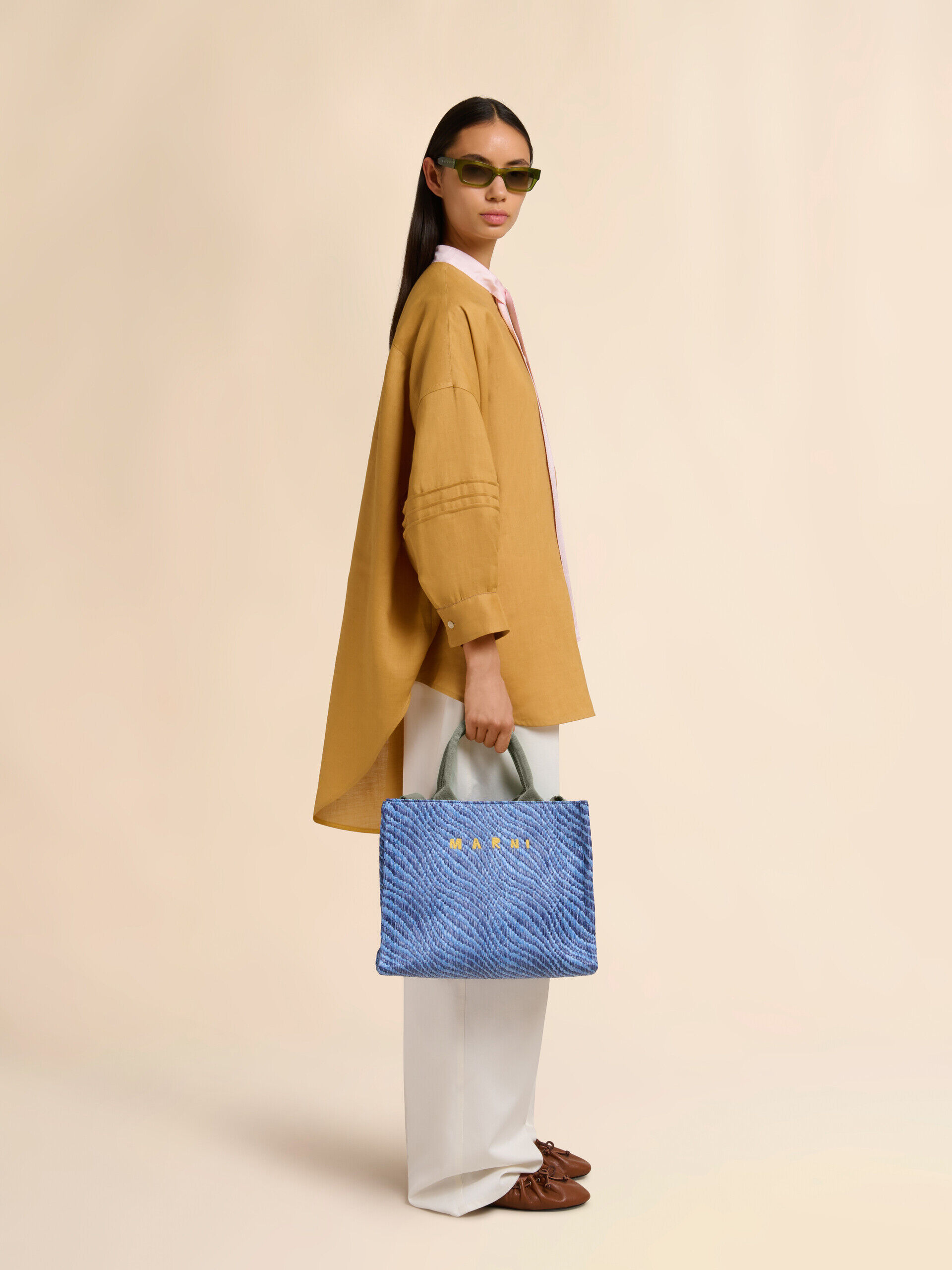 ブルー 波模様のラフィアエフェクト スモールトートバッグ | Marni